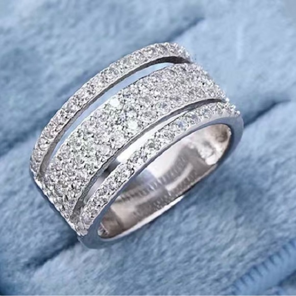 Jewelry - Silver Rhinestone Multi Row Ring